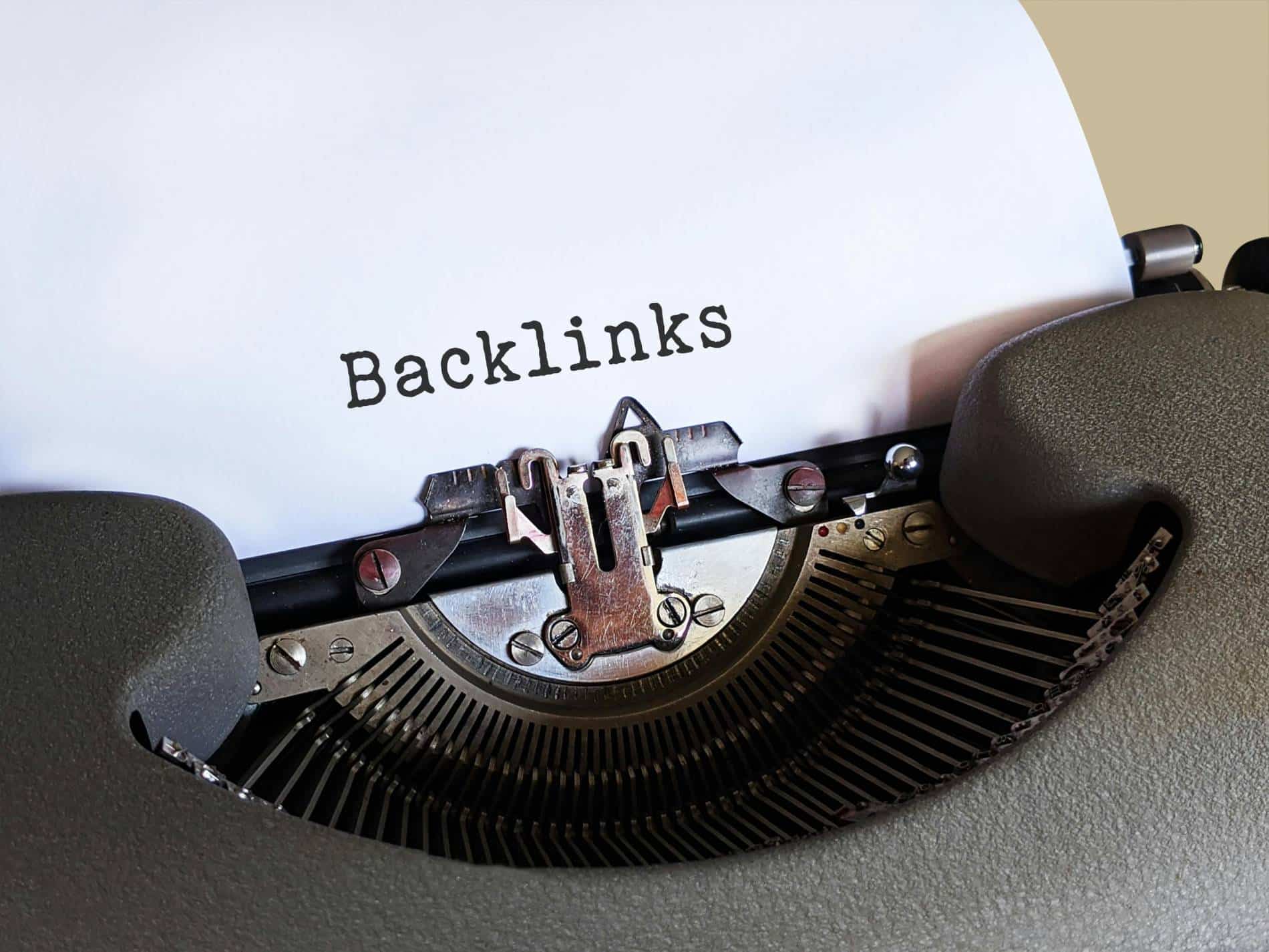 Close up image of the word "backlinks" printed on a piece of paper;